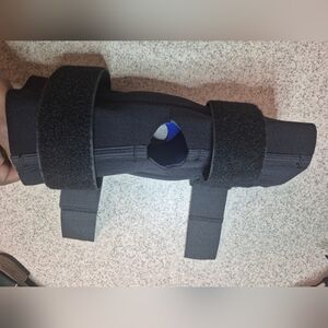 Black Knee Brace with Straps For Both Men Or Women.